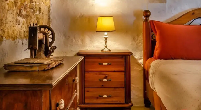 Studio w Courtyard in a Traditional Country Home, Varaa Hotelli Xewkija Gozo