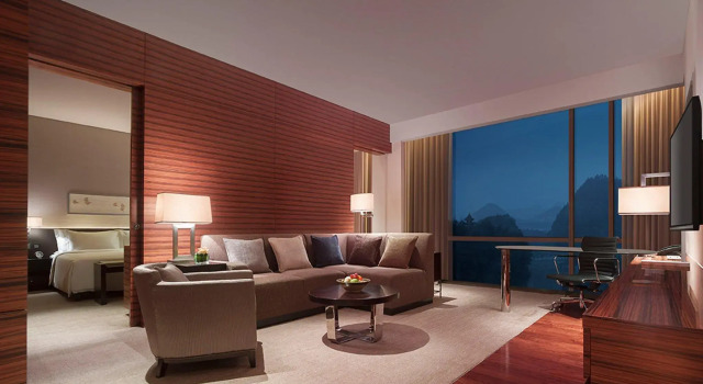 Полулюкс New World Guiyang Hotel