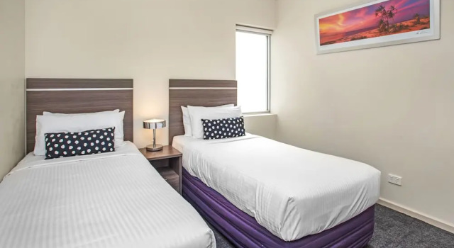 Четырёхместный номер Standard с 2 комнатами с балконом Hume Serviced Apartments