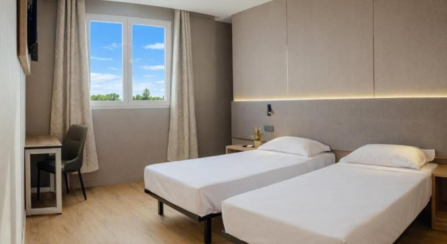 Hotel Golden, Varaa Hotelli Hotellit Madridin maakunta pysäköinnillä, Pysäköinti
