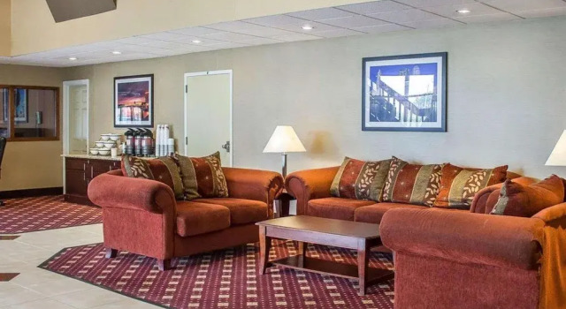 Comfort Inn North, Buchen Sie Hotel Hotels in Ohio mit Parkplatz, Parkplätze