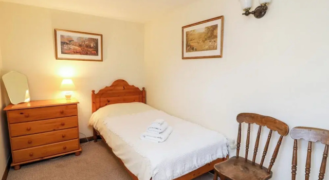 Llety'r Wennol, Book Feriehus Llanwrda Glamorgan