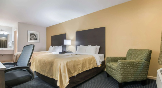 Четырёхместный номер Standard Quality Inn Little Creek