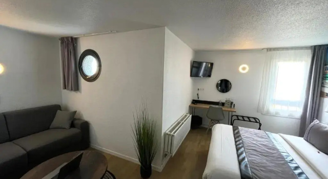 Двухместный номер Superior Logis Cris Hôtel et Restaurant, Lyon Sud-Est