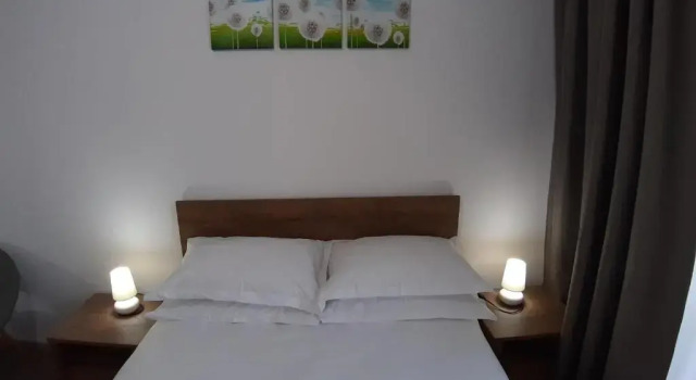 Revolution Apartment, Rezerwuj Apartament Hotele w Carpathians - Romania z parkingiem, Parking