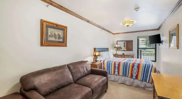 Landmark Vail - Charming Condo for 8 with Resort-style Amenities, Забронировать Апартаменты/квартира Вейл Roosevelt National Forest