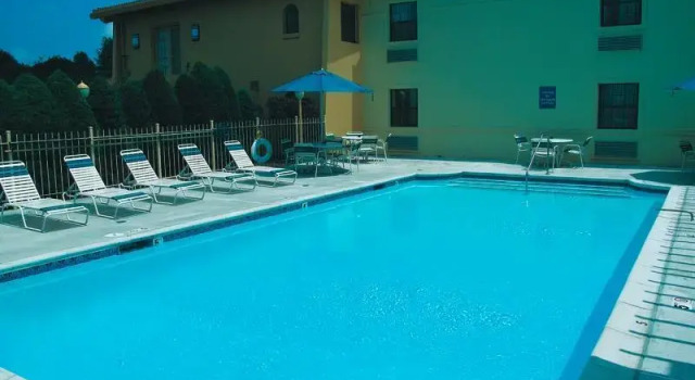 La Quinta Inn St. Louis Airport 714, Rezerwuj Hotel Hazelwood Missouri