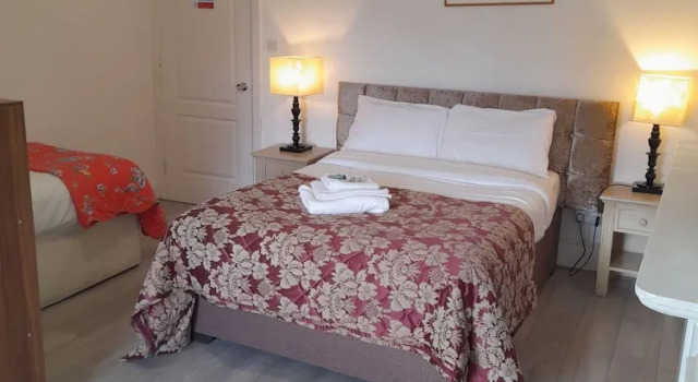Трёхместный номер Standard Schooner Hotel
