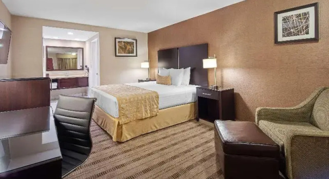 Люкс с 2 комнатами Best Western Pasadena Royale Inn & Suites