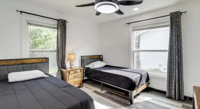 1 Mi to At&t Stadium: Cozy Family Home w/ Yard!