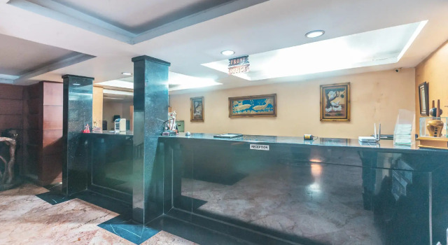 OYO 1383 Taman Cibinong 2, Book Hotel Hoteller i Cibinong med parkering, Parkering