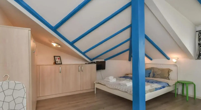 The Ivy House - A Cozy Attic near the City Center, Varaa Hotelli Sofia Vitosha