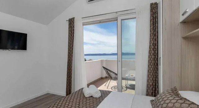 Stunning Villa in Dra nice with Private Pool, Rezerwuj Willa Hotele w Split-Dalmatia County z parkingiem, Parking