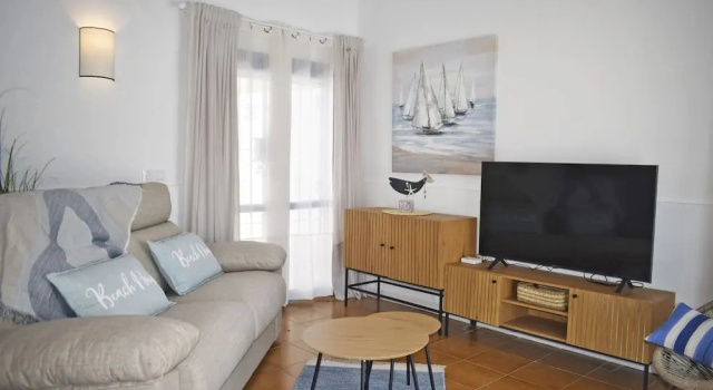 Ch3400 in Denia With 3 Bedrooms and 2 Bathrooms, Забронировать Вилла Коттеджи Дения, рядом с Punta del Raset, Коттедж
