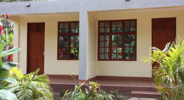 Vijiji Center Lodge and Safari, Prenota Hotel Nkoanrua Arusha National Park