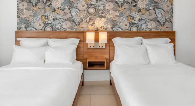 Четырёхместный номер Standard с балконом и с видом на бассейн Wyndham Palmas Beach and Golf Boutique Resort