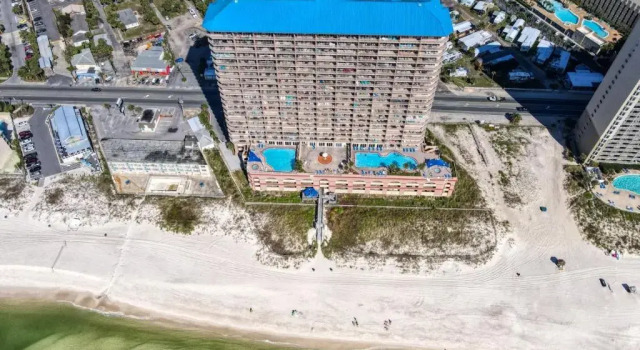 Апартаменты 8th Floor Gulf View Beachfront Condominium