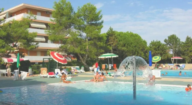 Batik house in Residence Valbella, Prenota Appartamento Hotel a Veneto con piscina, Piscina