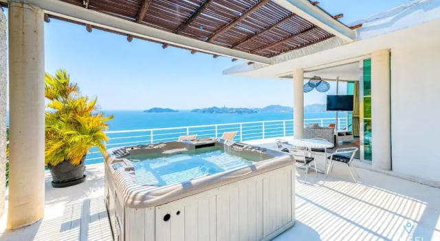 Opulent Casa Utopia with 290 degrees Jaw-Dropping Ocean Views