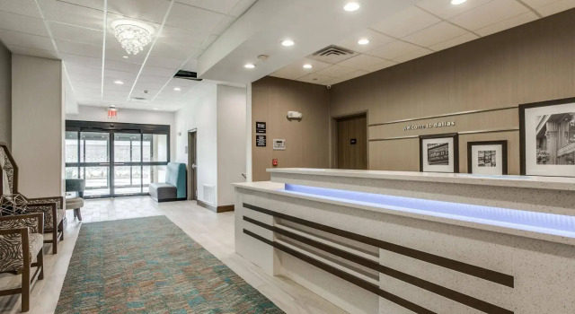 Hampton Inn & Suites Dallas-Central Expy/North Park Area, Забронировать Отель Отели Далласа с завтраком, рядом с Talis Healthcare, Завтраки