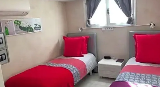 Debbies Crew House, Забронировать Отель Антиб Приморские Альпы, рядом с Пляж Фор-Кар