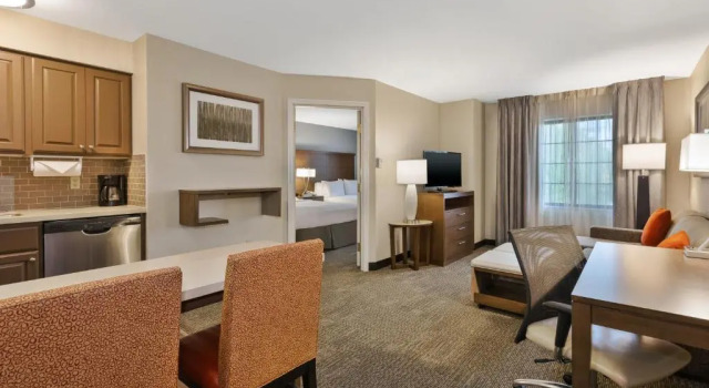 Люкс с 2 комнатами Staybridge Suites Kalamazoo by IHG