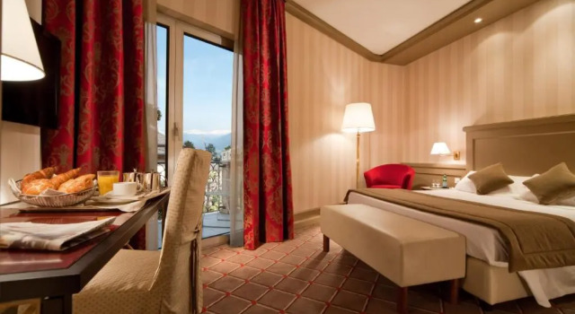 Двухместный номер Standard с балконом и с видом на озеро Hotel De La Paix