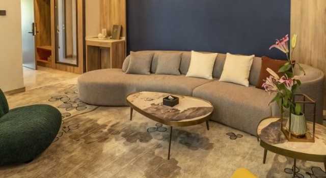 O podwyższonym standardzie suite Three Thousand Miles Hotel（Guide County Bus Station Store)