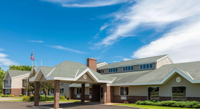 Кровать в общем номере SureStay Plus Hotel by Best Western Litchfield