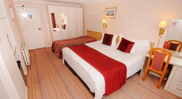 Семейный номер Standard Denewood Hotel