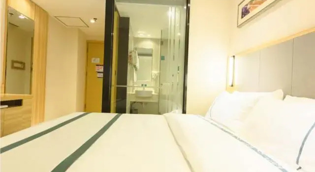Номер Standard City Comfort Inn Guigang Zhongshan High Speed Railway Station