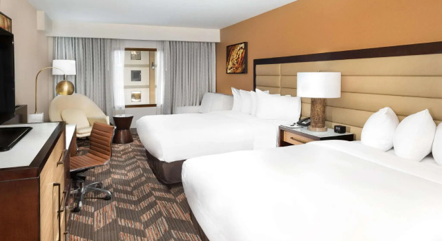 Deluxe Vierer Zimmer DoubleTree by Hilton Lawrence