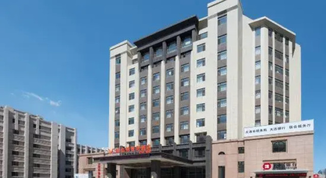 Vienna Classic Hotel (Dalian Zhongshan Square Renmin Road), Book Hotel Hotels in Liaoning with Parking, Parking