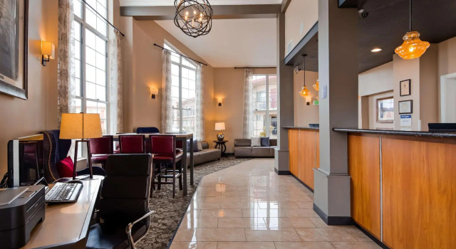 Четырёхместный семейный люкс Best Western China Lake Inn