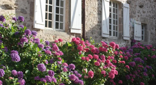 Domaine du Vignau, Prenota Hotel La Jonchere-Saint-Maurice Francia