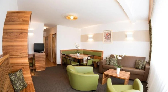 Residence Hirzer, Забронировать Отель Лагундо Texel Group National Park, рядом с Vellau - Leiteralm - Velloi - Malga Leiter Gondola