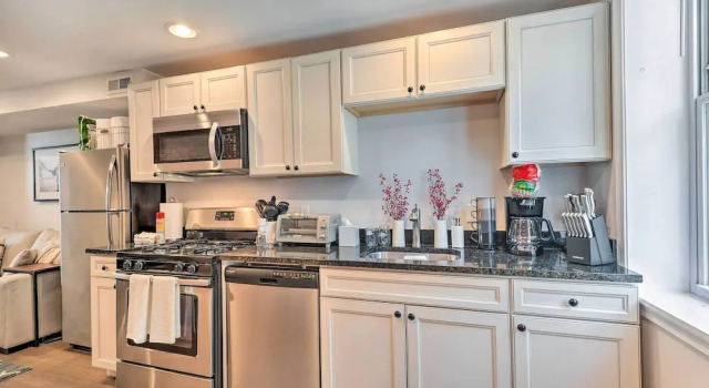 Апартаменты Central & Trendy Baltimore Townhome: Pets OK!
