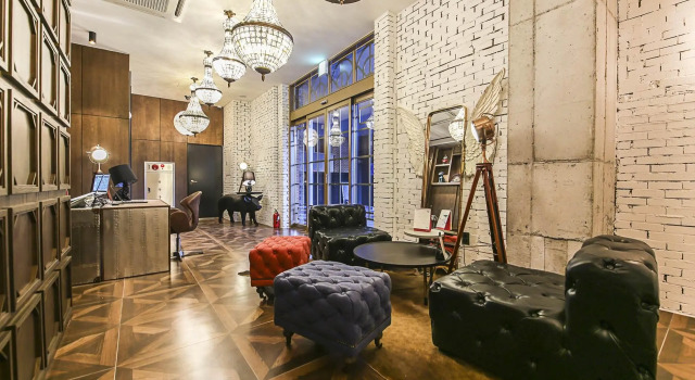 Lerocherrouge Hotel