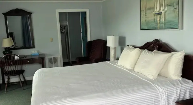 Двухместный номер Standard с видом на воду Sands Of Time Motor Inn & Harbor House