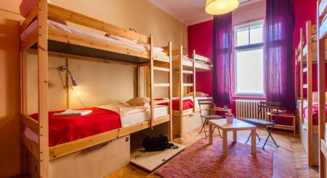 Кровать в общем номере GoodMo House