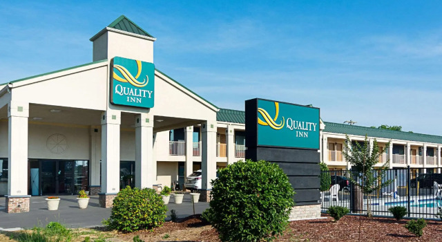 Ramada Inn Calhoun, Book Hotel Hoteller i Calhoun med pool, Swimmingpool