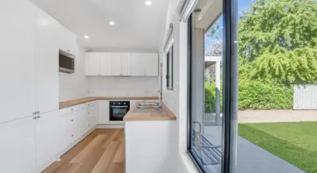 20 Toorak Road, Book Hotel Bright 