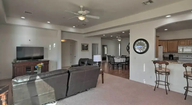Desert Condo w/ Pool ~ 3 Miles to Colorado River!, Забронировать Апартаменты/квартира Апартаменты Буллхед-Сити, Апартаменты/квартира