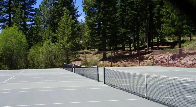The Fall Line by Lake Tahoe Accommodations, Забронировать Апартаменты/квартира Отели Кингс-Бич с парковкой, рядом с Минигольф Кингс-Бич, Парковка