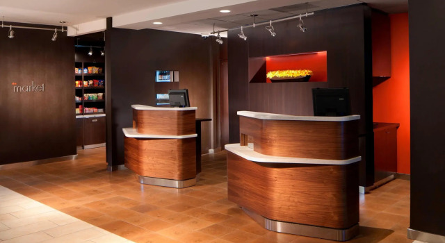 Courtyard Miami Airport West Doral, Забронировать Отель Дорел Майами-Бич, рядом с Музей Северной и Южной Америки