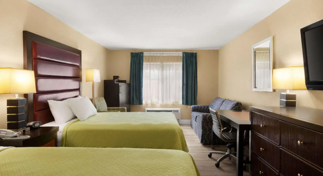 Четырёхместный номер Standard Days Inn by Wyndham N Orlando/Casselberry