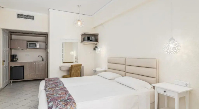 Люкс Hydrele Beach Hotel & Village