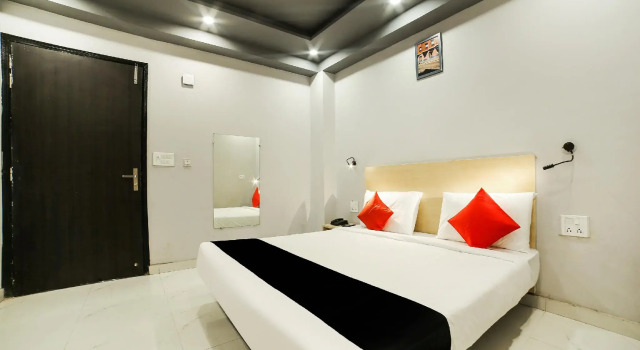 Люкс Standard Capital O 70301 Rohil Residency