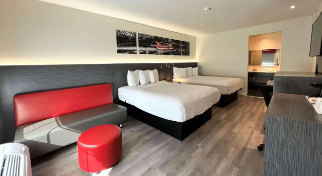 Четырёхместный номер Standard Ramada by Wyndham Anaheim Convention Center