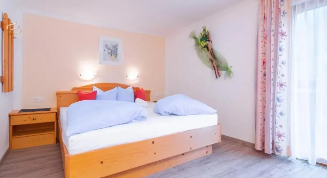 Апартаменты c 1 комнатой с балконом Alpenpension Elferblick- Zimmer- Appartements- Wellness